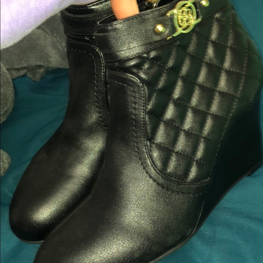 Shoes - Picture 2 of 3